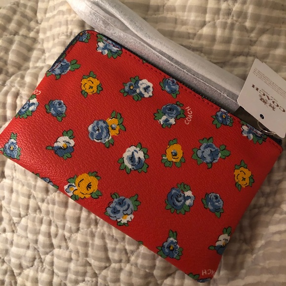 NWT Coach RARE adorable dog wristlet!! PRICE FIRM - Picture 3 of 4